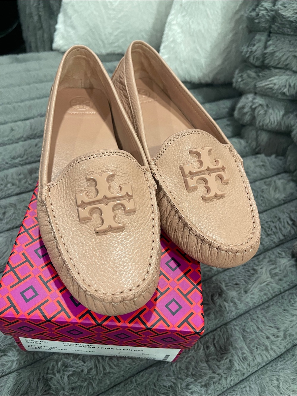 Tory Burch Blush Pink Pebbled Leather Logo Driving Moccasins - Picture 3 of 6